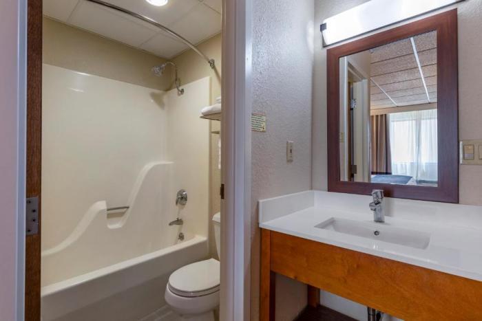 Comfort Inn & Suites Gateway To Glacier National Park Шелби Стая снимка