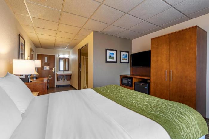 Comfort Inn & Suites Gateway To Glacier National Park Шелби Стая снимка
