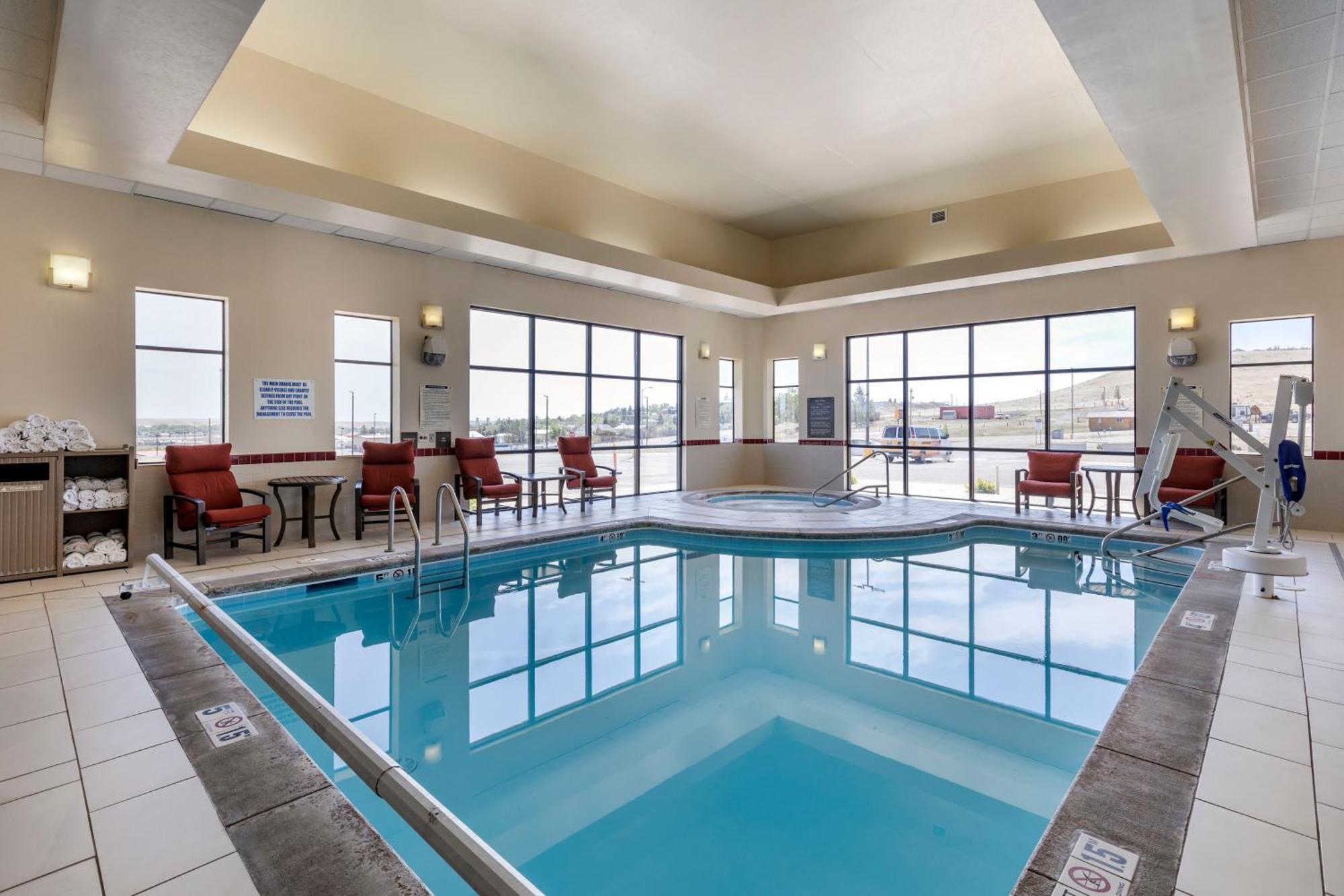 Comfort Inn & Suites Gateway To Glacier National Park Шелби Екстериор снимка