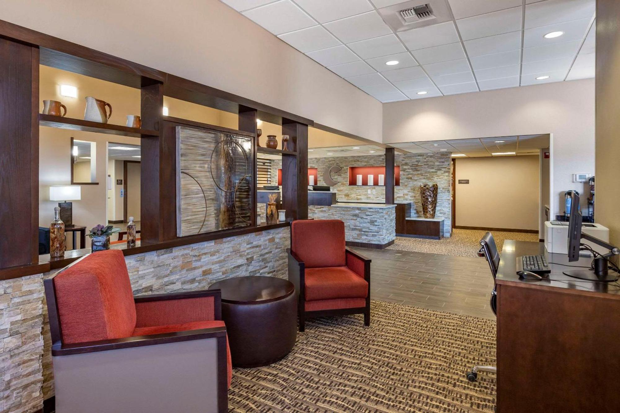 Comfort Inn & Suites Gateway To Glacier National Park Шелби Екстериор снимка