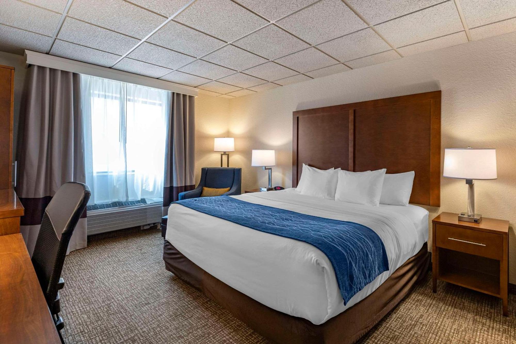 Comfort Inn & Suites Gateway To Glacier National Park Шелби Екстериор снимка