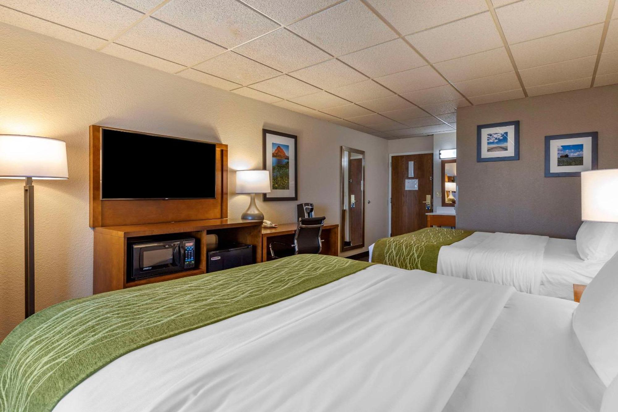 Comfort Inn & Suites Gateway To Glacier National Park Шелби Екстериор снимка