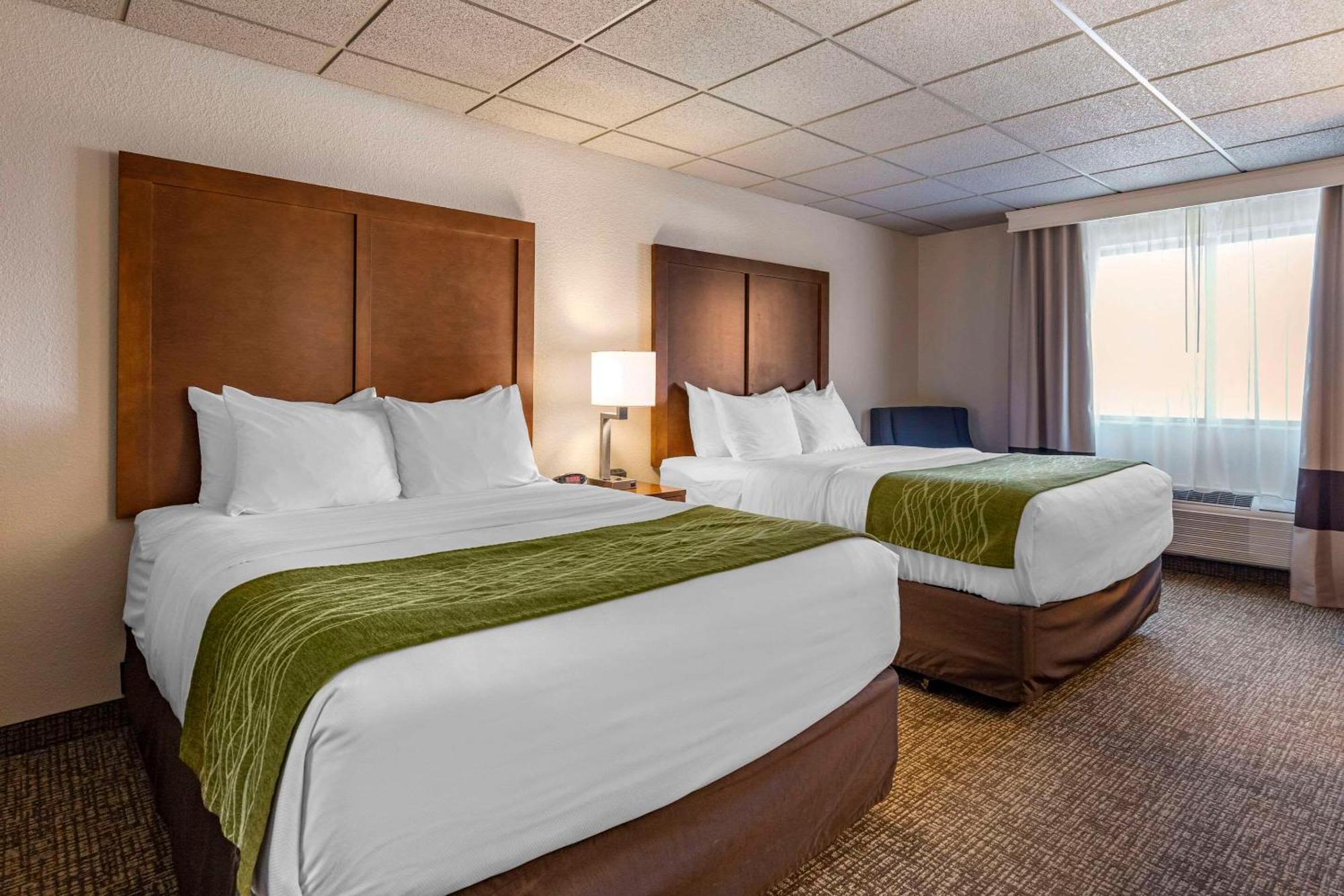Comfort Inn & Suites Gateway To Glacier National Park Шелби Екстериор снимка