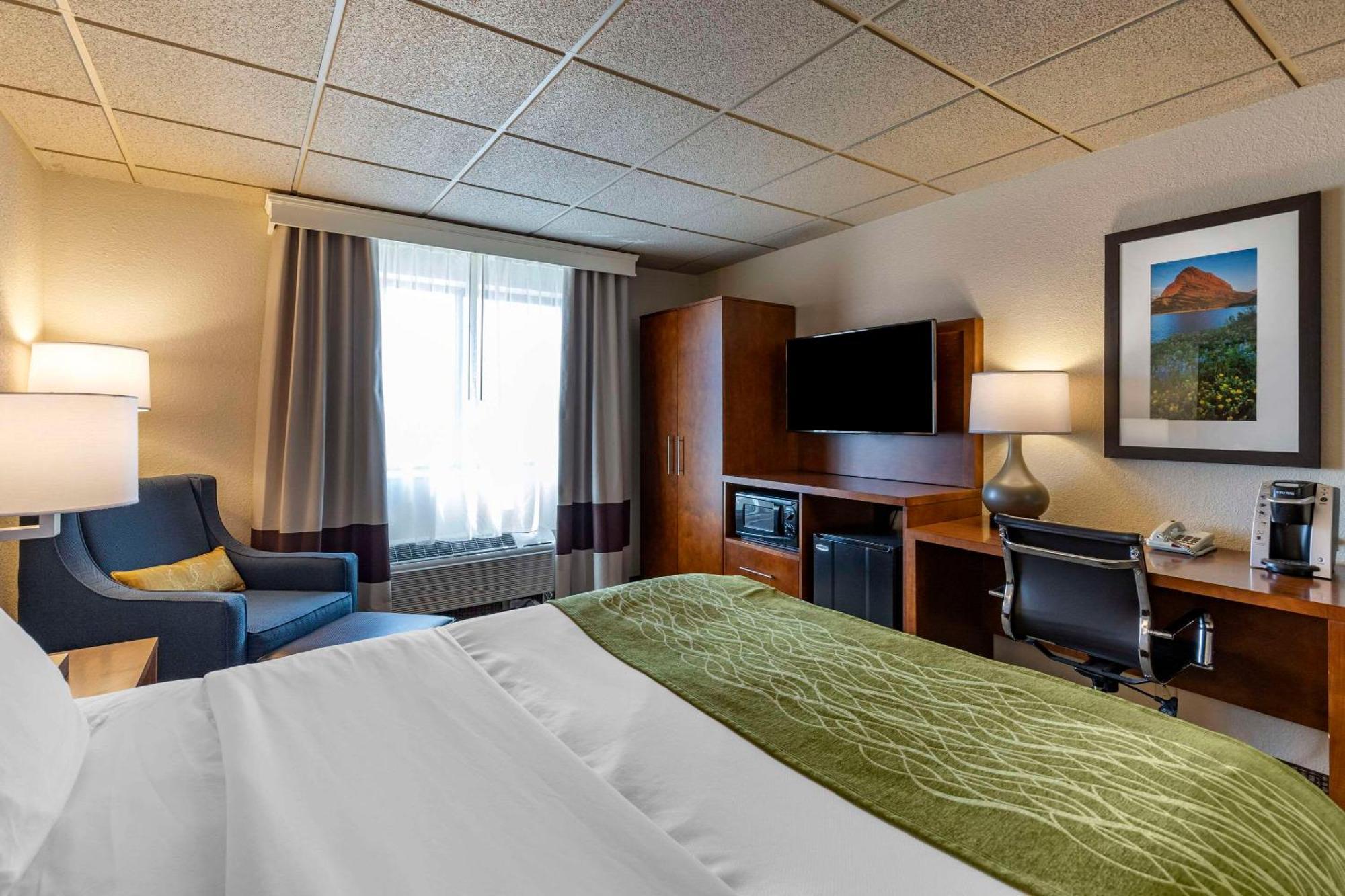 Comfort Inn & Suites Gateway To Glacier National Park Шелби Екстериор снимка