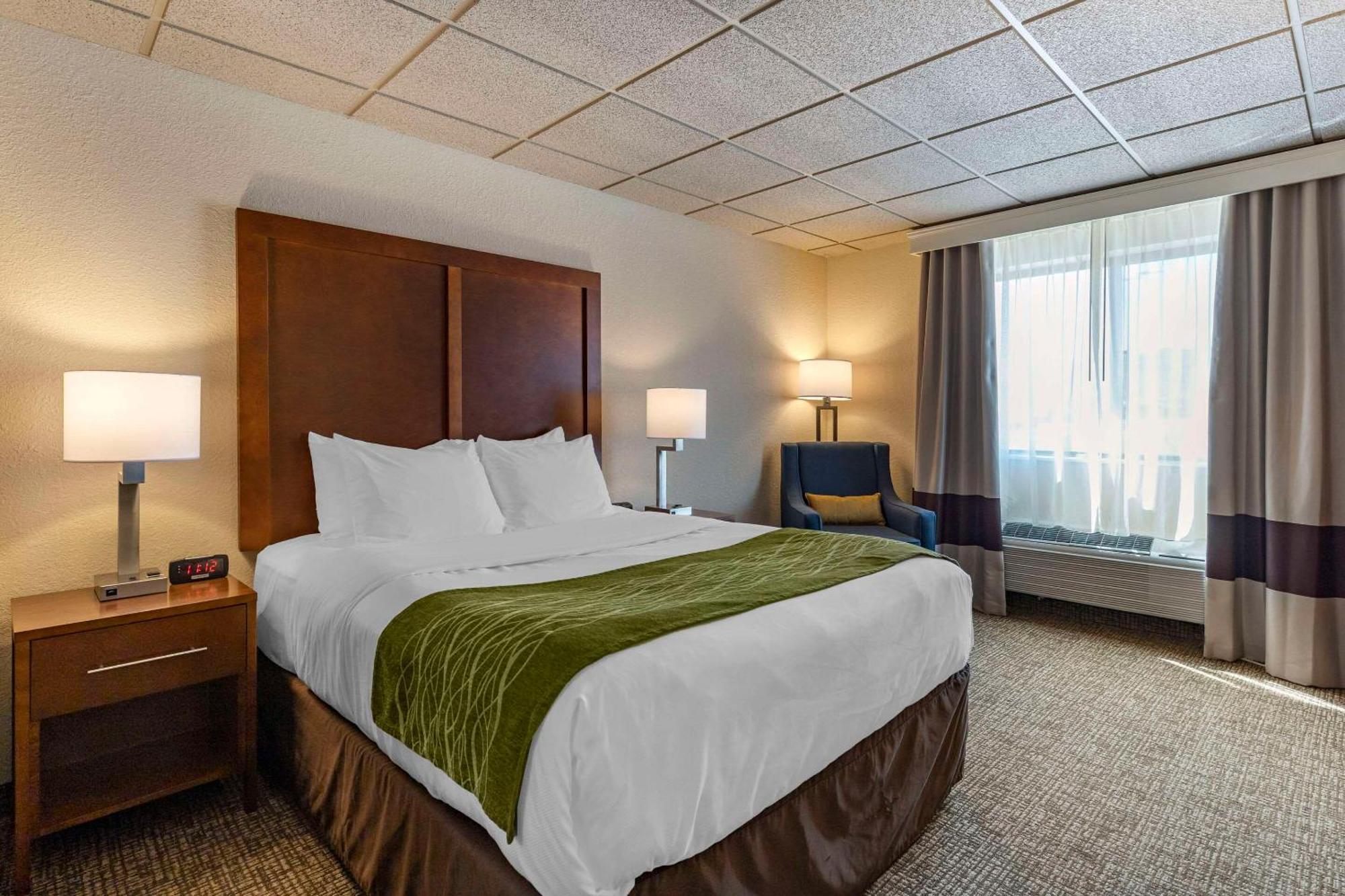 Comfort Inn & Suites Gateway To Glacier National Park Шелби Екстериор снимка